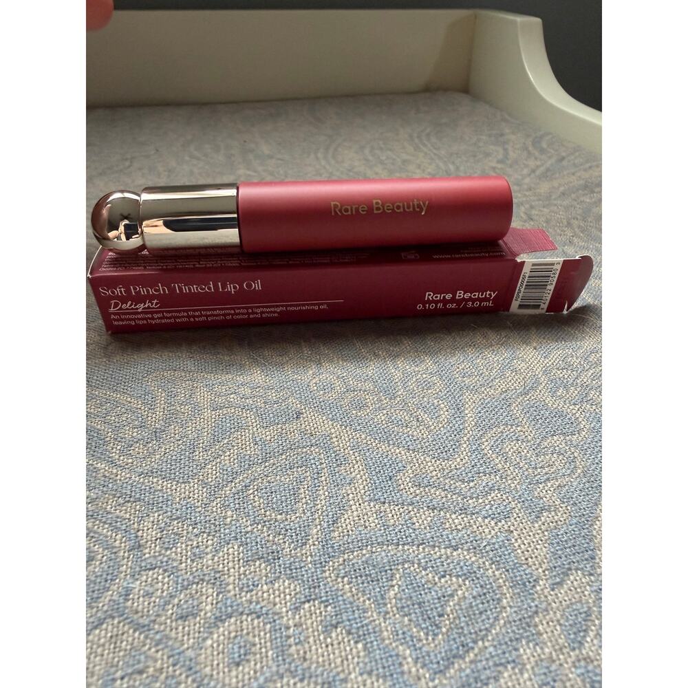 Rare Beauty Soft Pinch Tinted Lip Oil in shade Delight